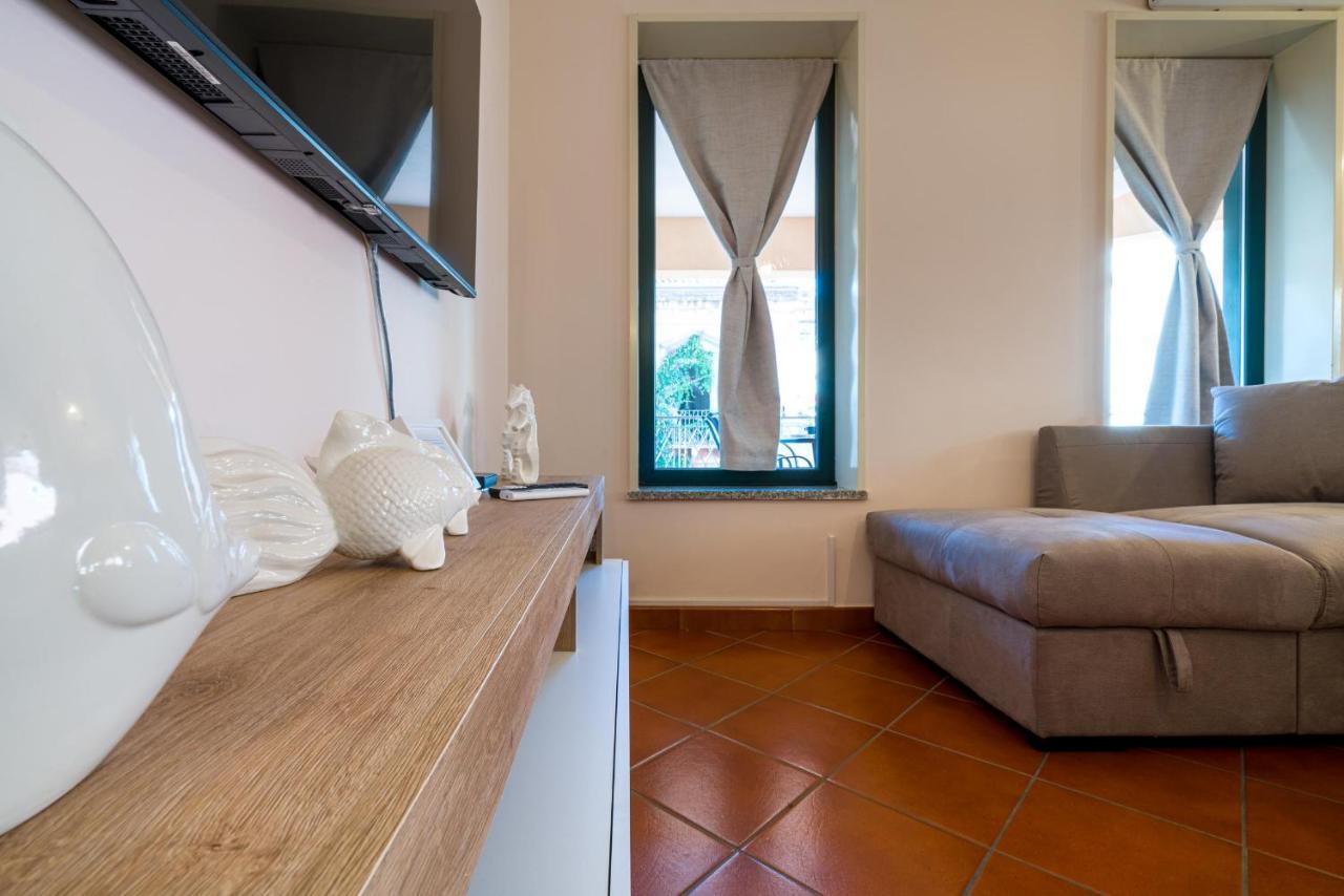 Loft Angolo Sul Mare Letojanni Eksteriør billede