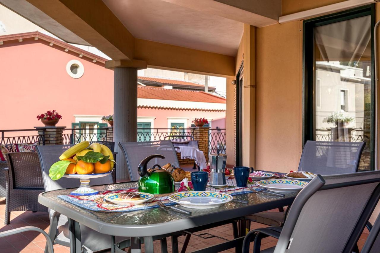 Loft Angolo Sul Mare Letojanni Eksteriør billede