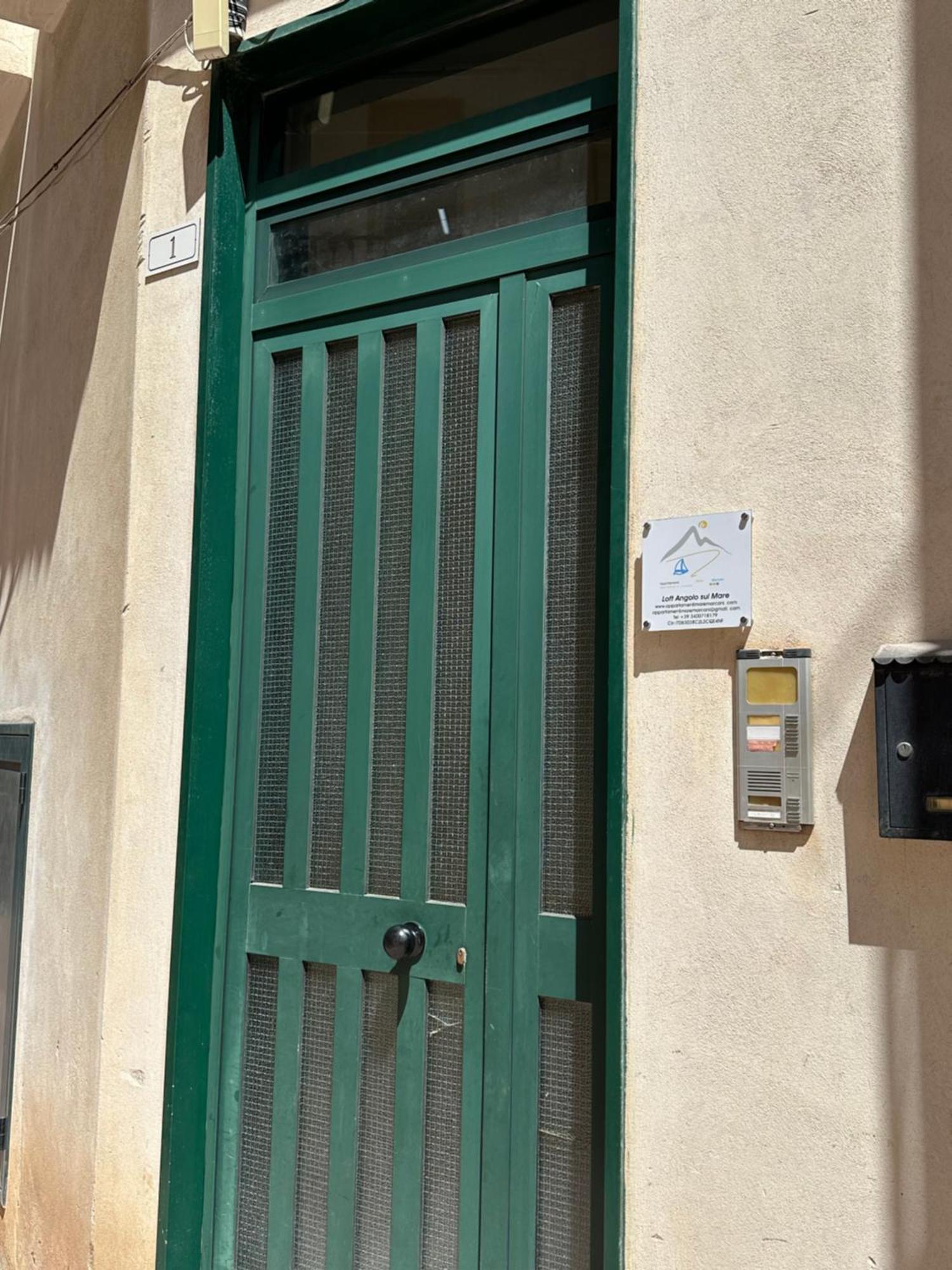 Loft Angolo Sul Mare Letojanni Eksteriør billede